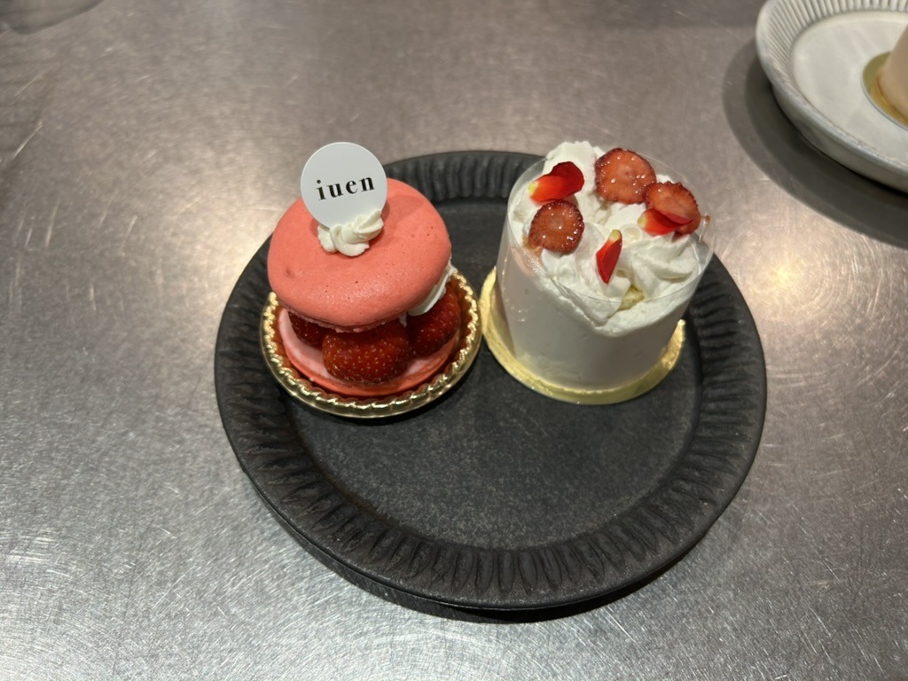 iuen イウエン｜ピンクマカロン＆苺ショートケーキの2種