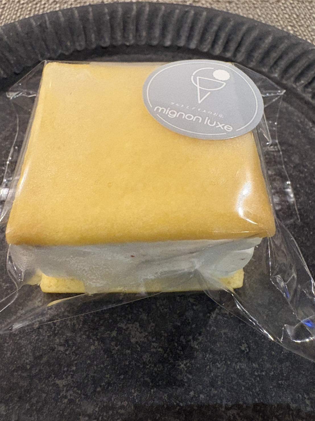 バターサンド いちごミルク 400円